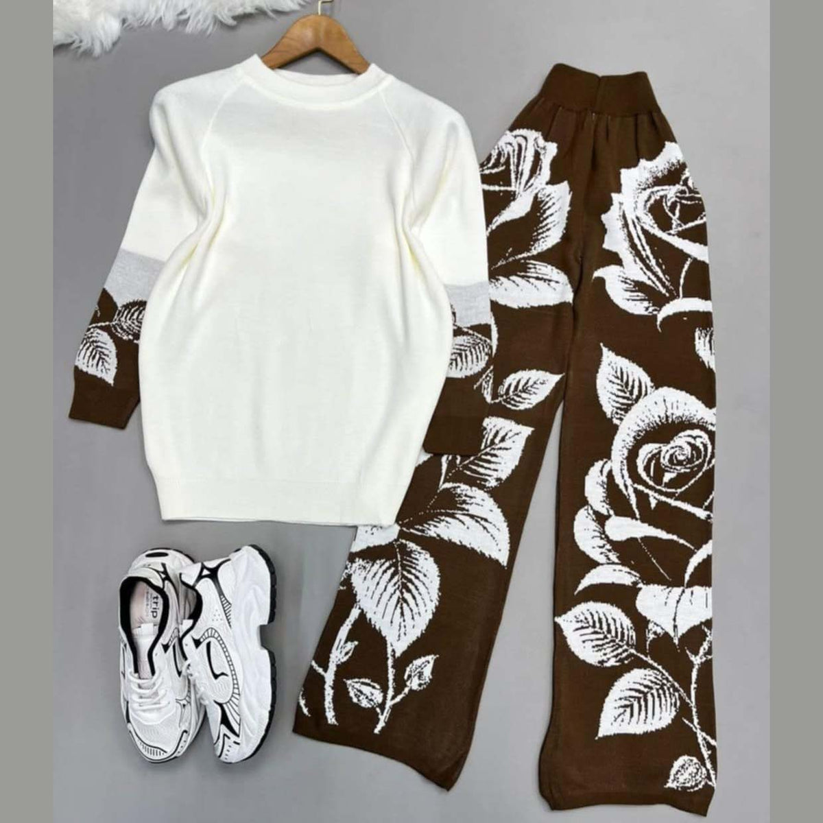 Contrast Rose Printed Premium Quality Winter 2-Pcs Tracksuit For Her. WWTS-19